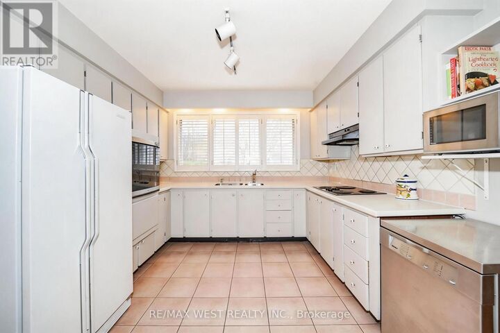 Property Photo:  47 Saint Georges Road  ON M9A 3T2 