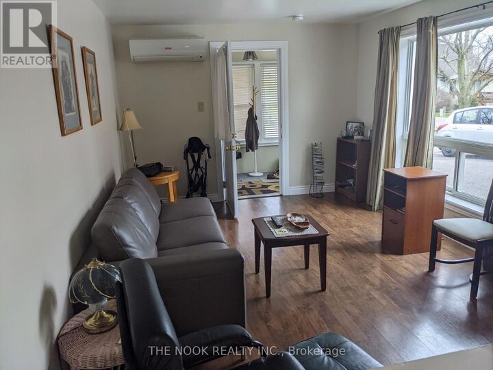 Property Photo:  44 Lincoln Street 3  ON L1S 6C9 