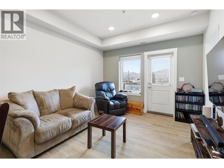 Property Photo:  107 Yew Street 301  BC V2B 4A1 