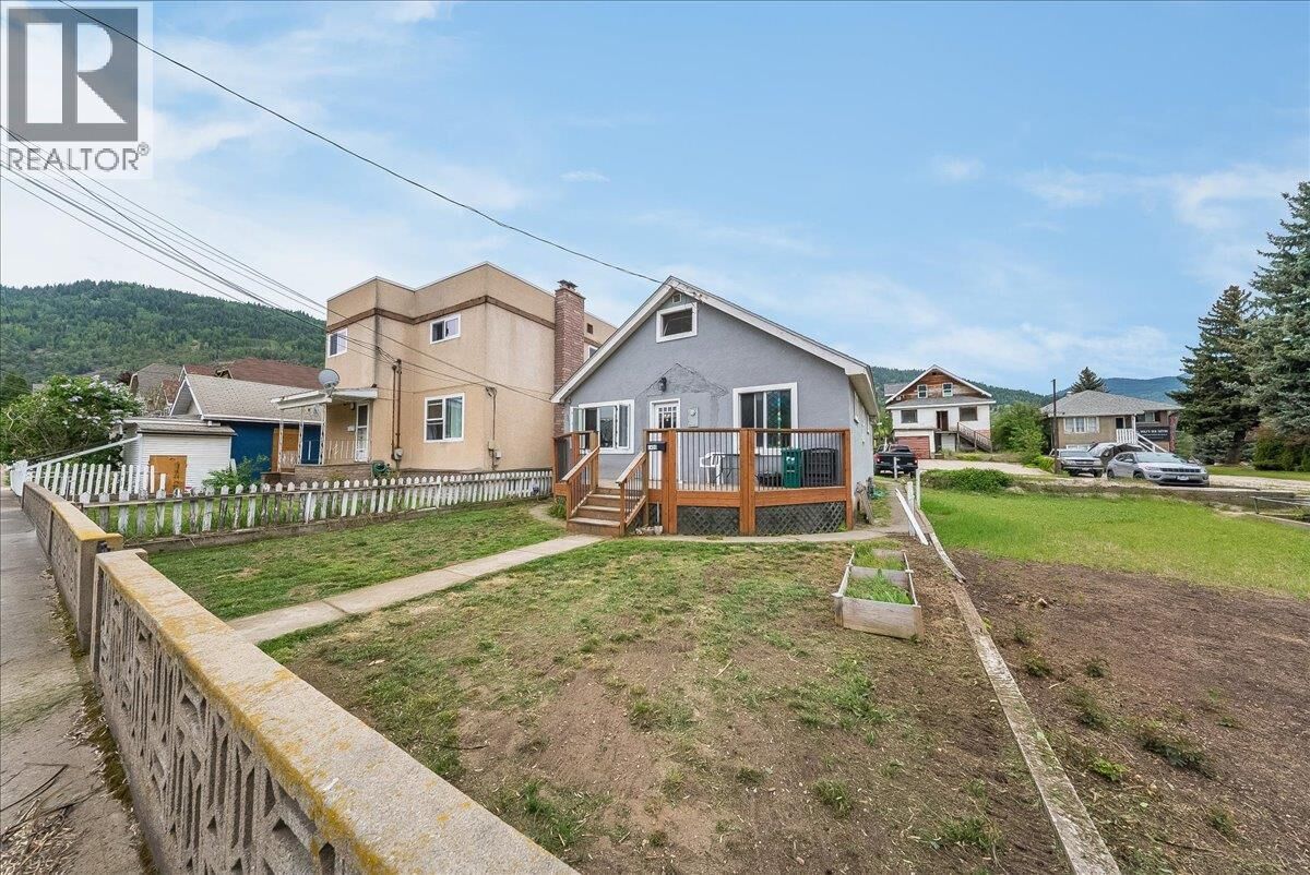 Property Photo:  1430 Third Avenue  BC V1R 1P6 