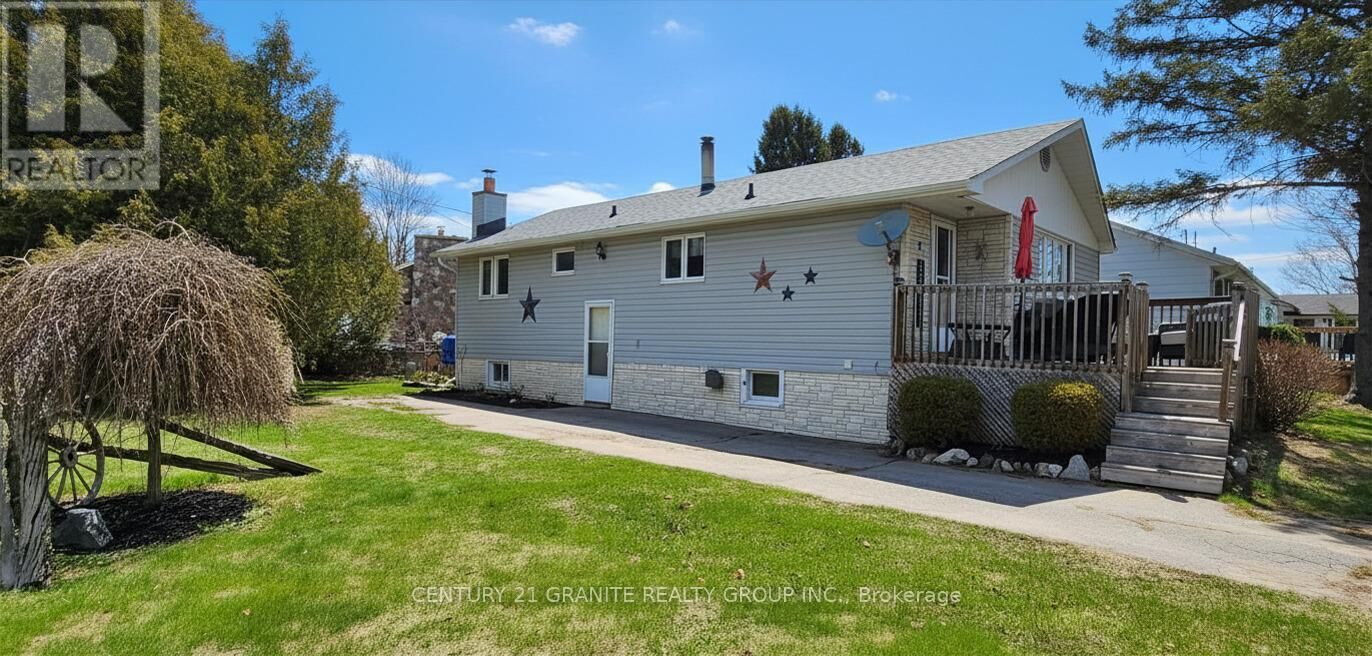 Property Photo:  2 Hemlock Street  ON K0L 1M0 