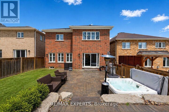 Property Photo:  48 Manor Glen Crescent  ON L0G 1M0 