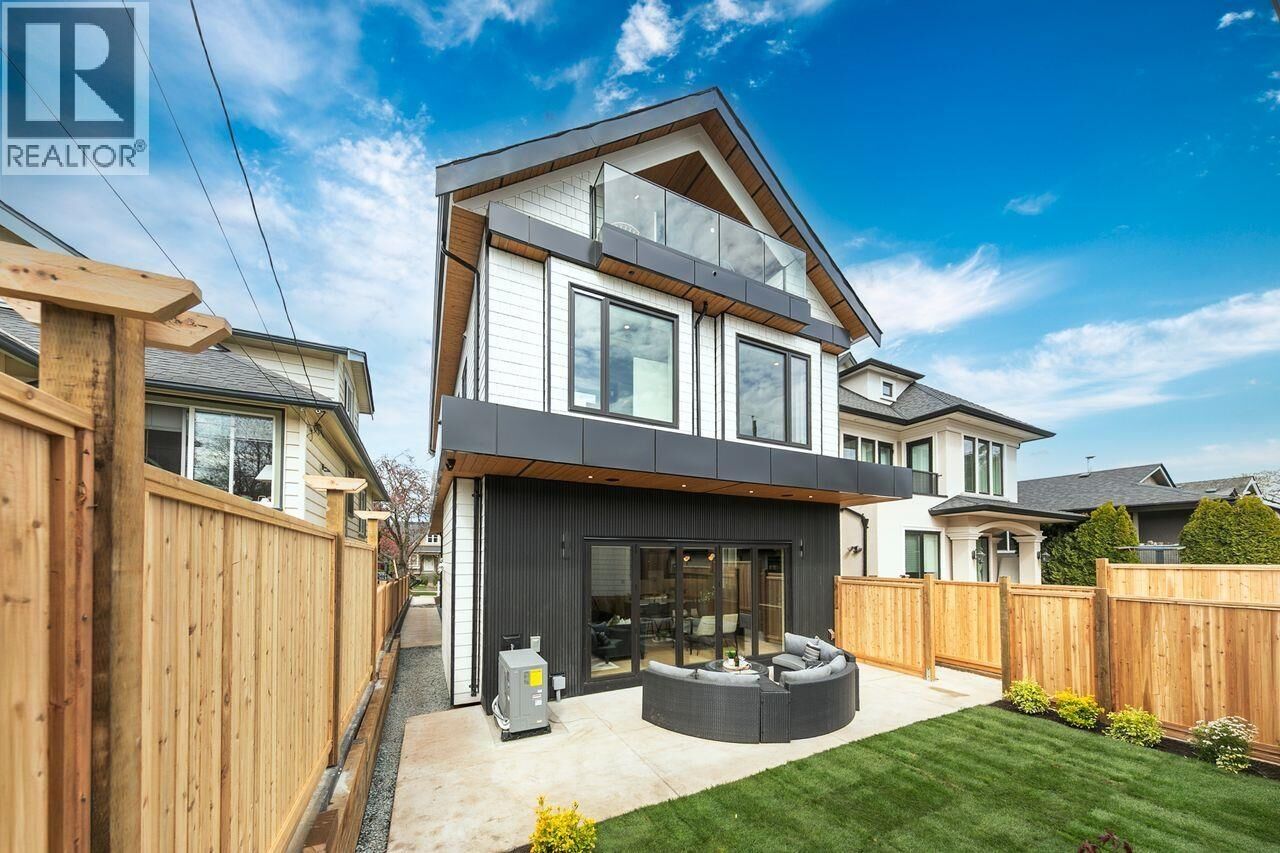 Property Photo:  3708 West 18th Avenue 2  BC V6S 1B2 