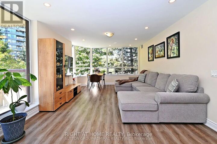 Property Photo:  91 Townsgate Drive North 411  ON L4J 8E8 