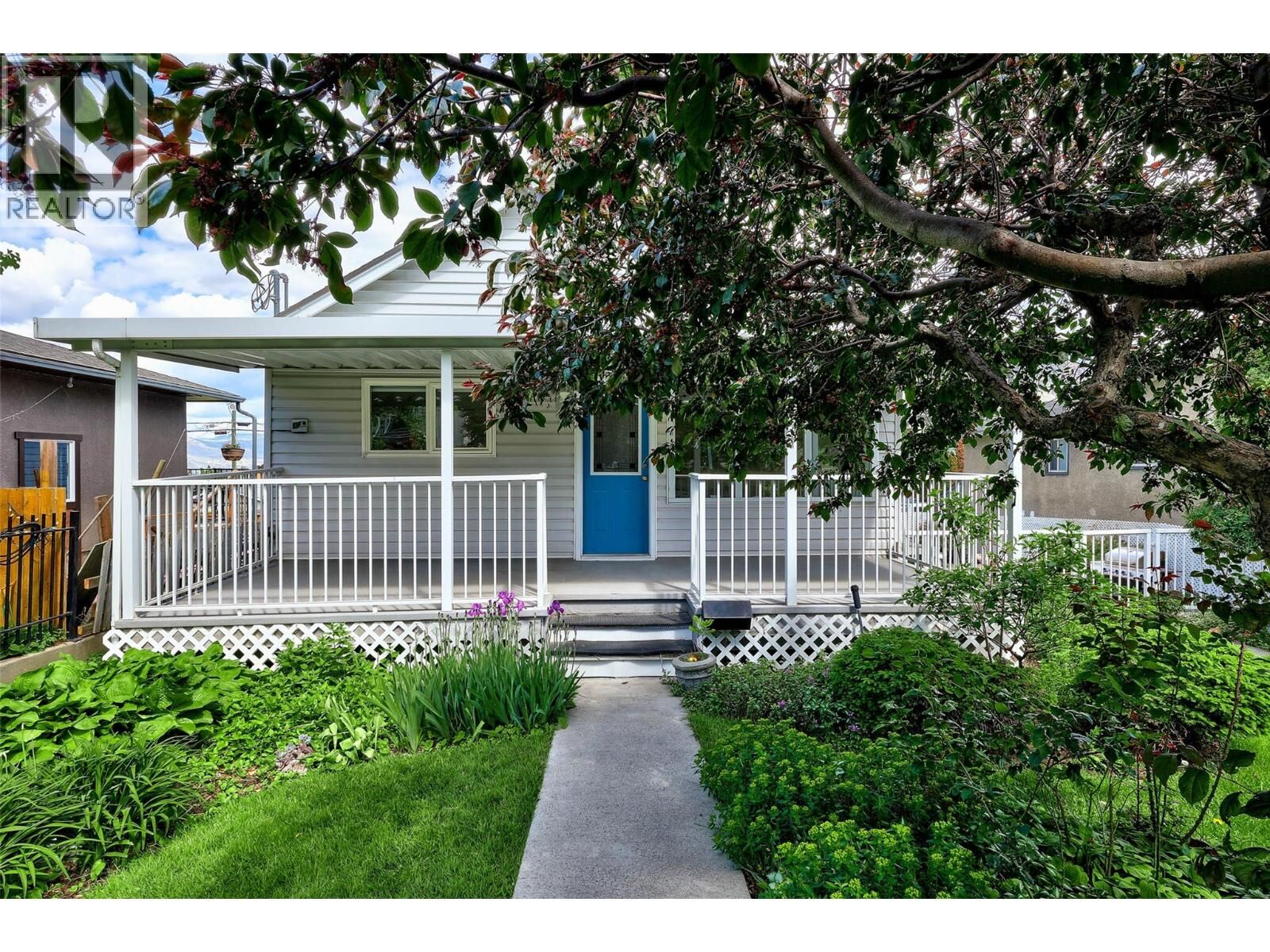Photo de la propriété:  1022 Pleasant Street  BC V2C 3B8 