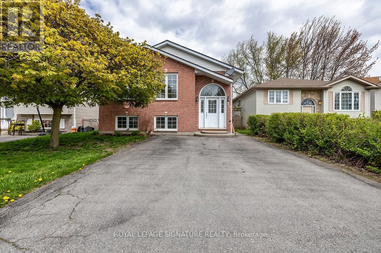 Property Photo:  23 Faraday Gardens  ON K8P 5J5 