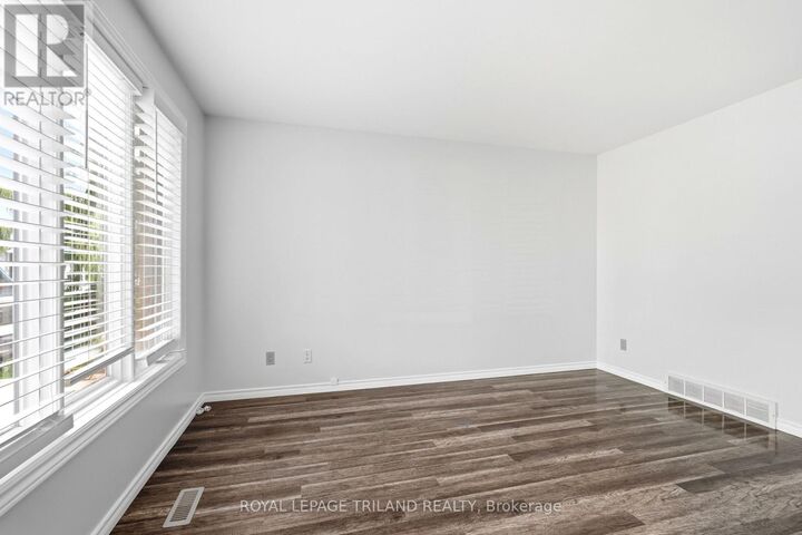 Property Photo:  55 Sunrise Court A  ON N5V 4V5 