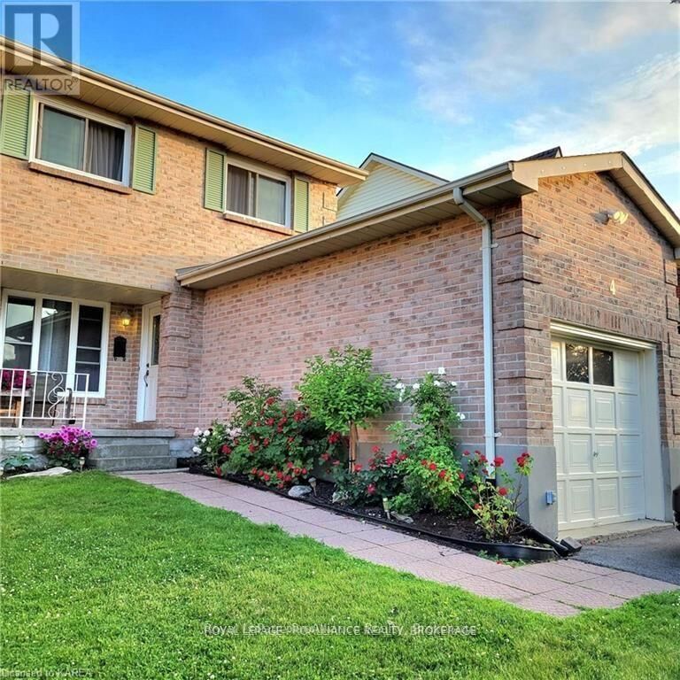 Property Photo:  4 Balmoral Court  ON K7M 7S9 