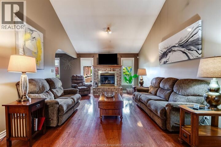 Property Photo:  21 Conservation Boulevard  ON N9Y 4E4 