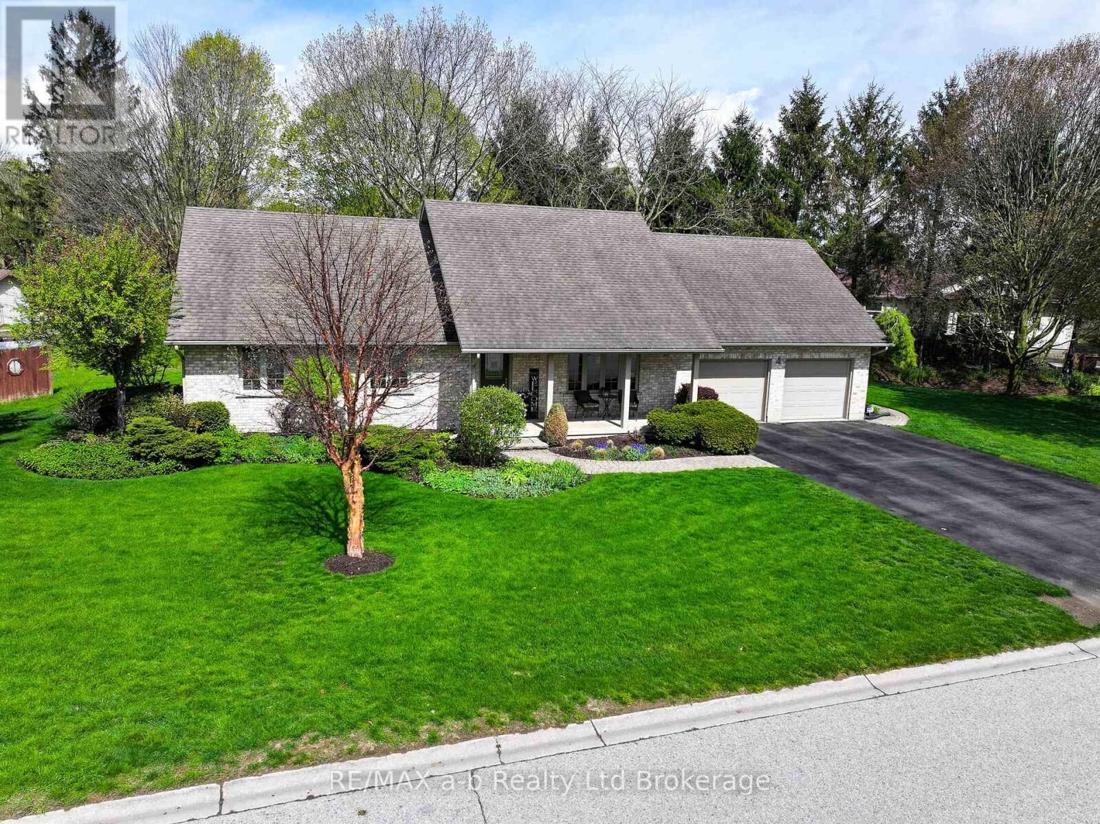Property Photo:  4 Otterview Drive  ON N0J 1R0 