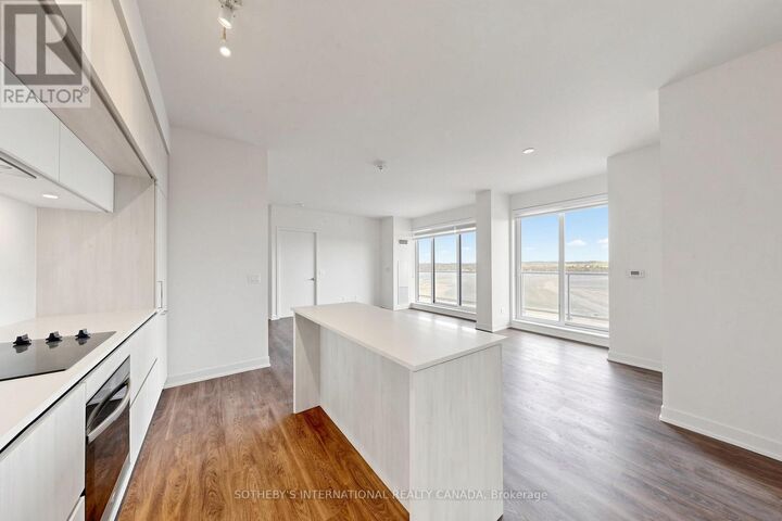 Property Photo:  2 David Eyer Road 1127  ON L4S 0N6 