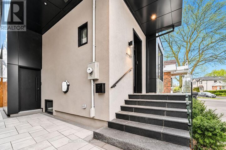 Property Photo:  44 Doris Drive  ON M4B 3C9 