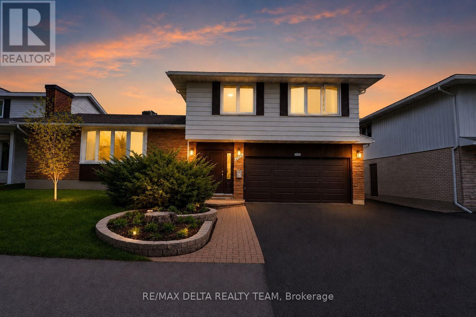 Property Photo:  2350 Georgina Drive  ON K2B 7M5 