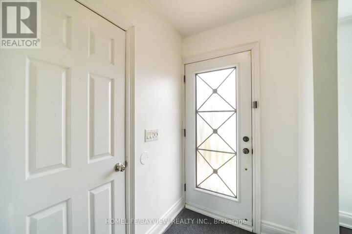 Property Photo:  14 Easton Road  ON M2N 2L3 