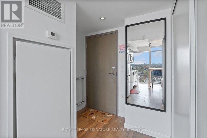 Property Photo:  36 Lisgar Street 1722E  ON M6J 0C7 