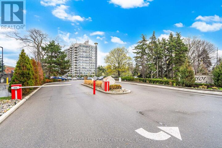 Property Photo:  8501 Bayview Avenue 1414  ON L4B 3J7 