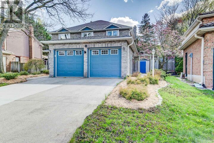 Property Photo:  13 Gateview Drive  ON N2T 1A3 