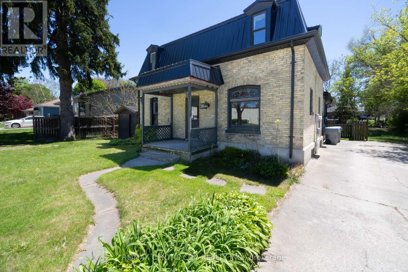 Property Photo:  240 Maitland Street  ON N7G 1S9 