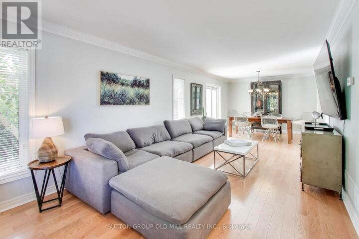 Property Photo:  2 Chelway Road  ON M1J 2T7 