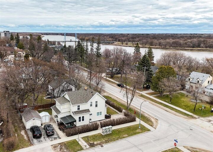 Property Photo: 285 Eveline Street MB R1A 1M6