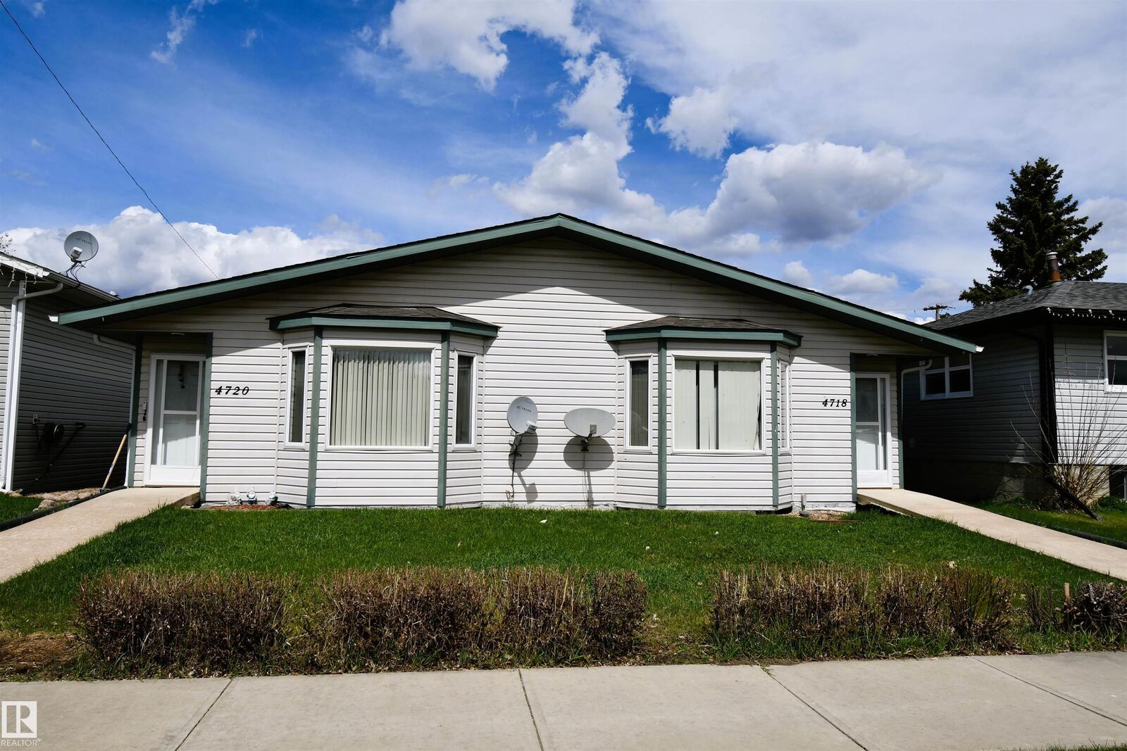 Property Photo:  4718/4720 46 Avenue  AB T0A 3A3 