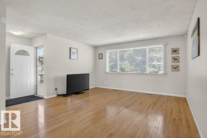 Property Photo:  882 Knottwood Road NW  AB T6K 3C3 