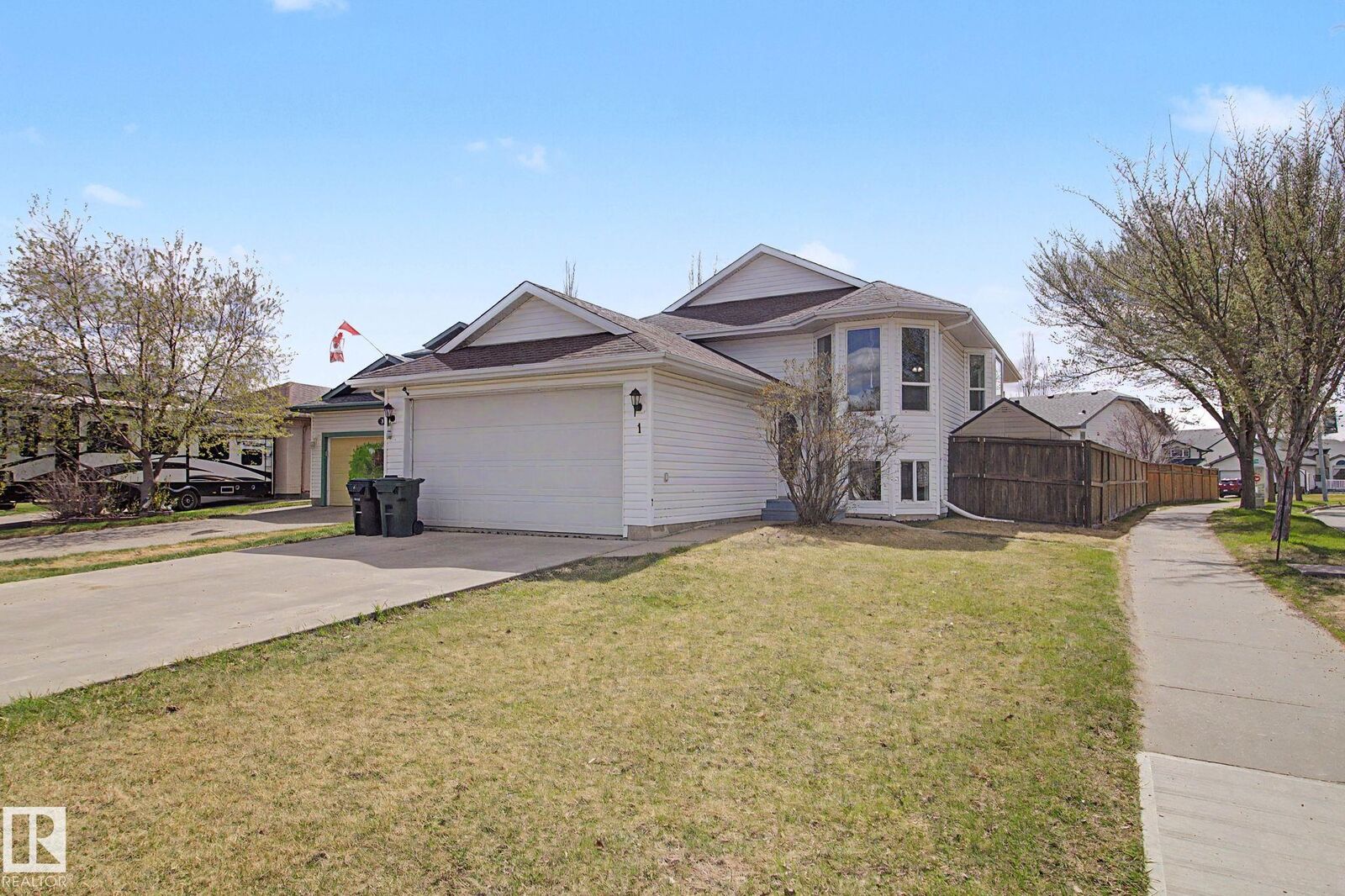 Property Photo:  1 Deer Park Road  AB T7X 3K2 
