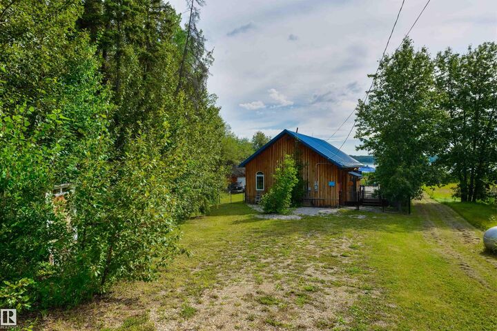 Property Photo:  113 Bayview Drive  AB T0E 2K0 