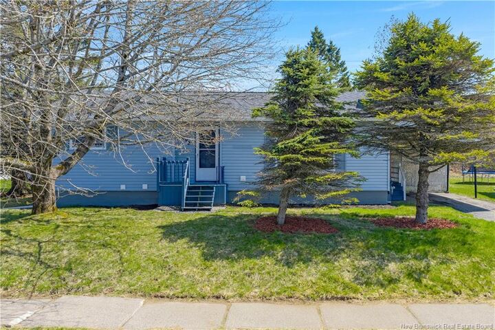 Property Photo:  892 Mollins Drive  NB E2M 4L8 