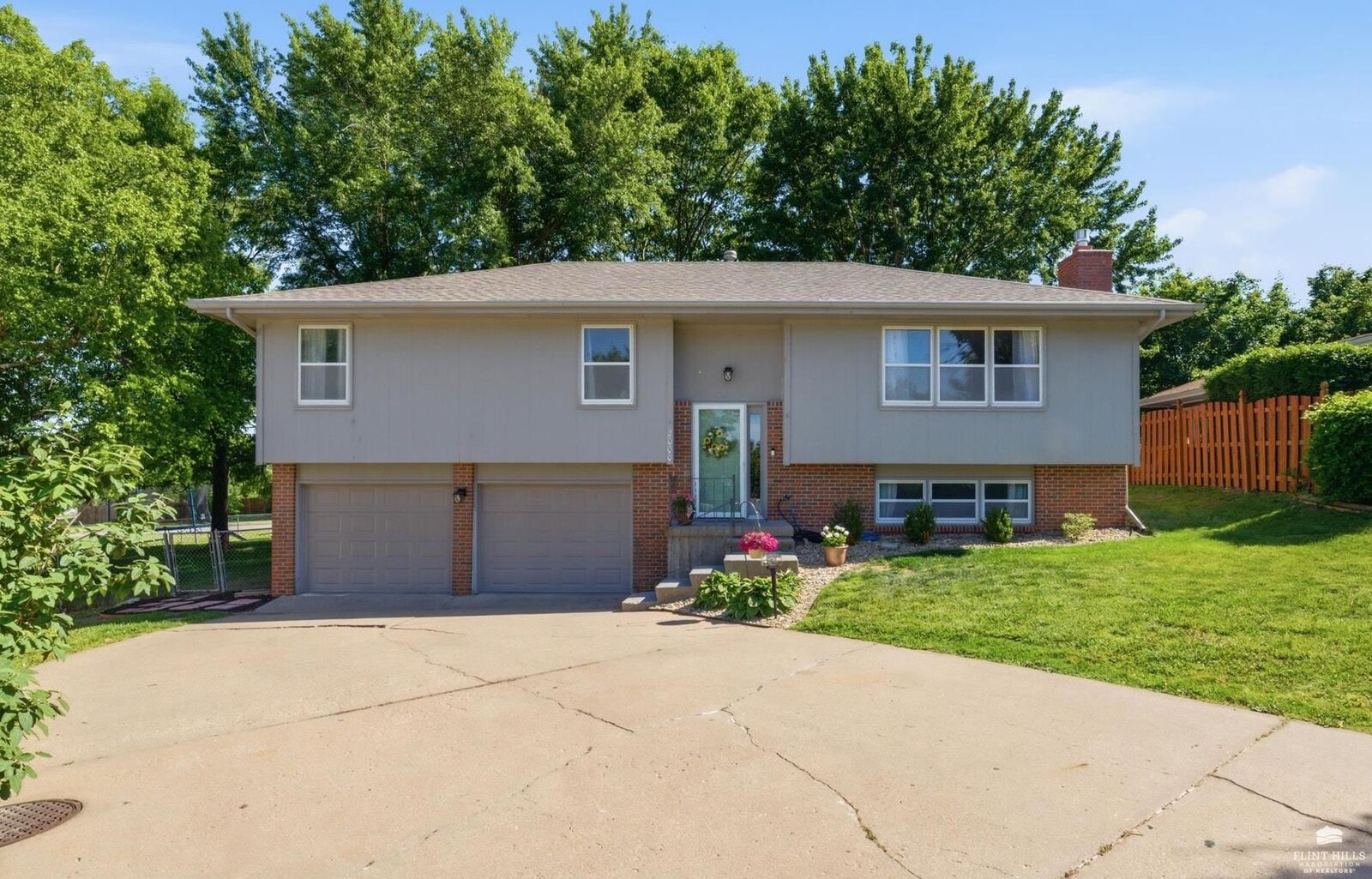 Property Photo: 2000 Huntington Square KS 66503