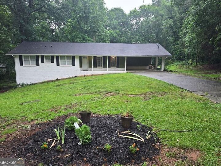 Property Photo: 2826 Manor Court GA 30078