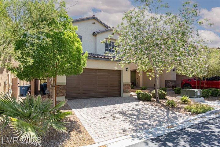 Property Photo:  