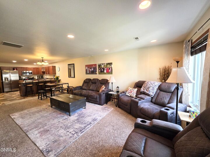 Property Photo:  536 Elks Drive  ND 58601 