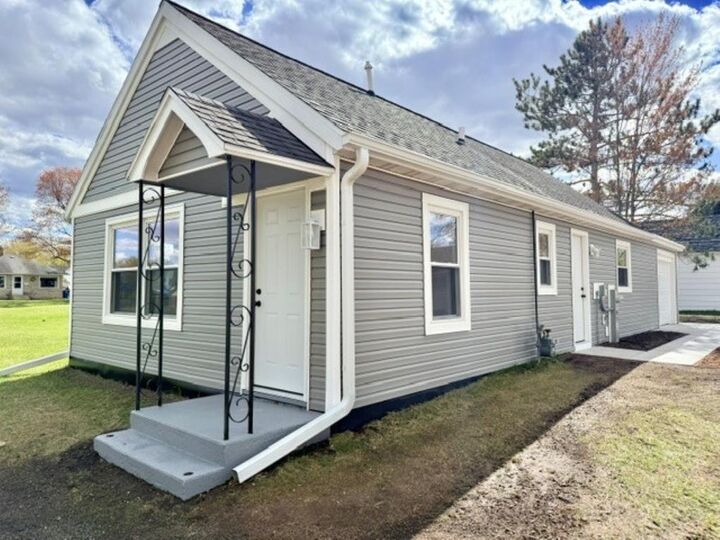 Property Photo:  704 Spruce St  WI 54452 