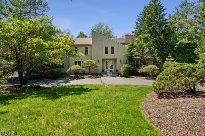 Property Photo:  15 Manchester Ct  NJ 07960 