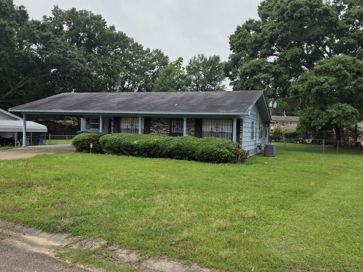 Property Photo:  303 Vernon Dahmer Dr.  MS 39401 