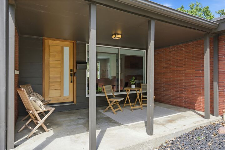 Property Photo:  5825 Chamberlain Drive  IA 50312 