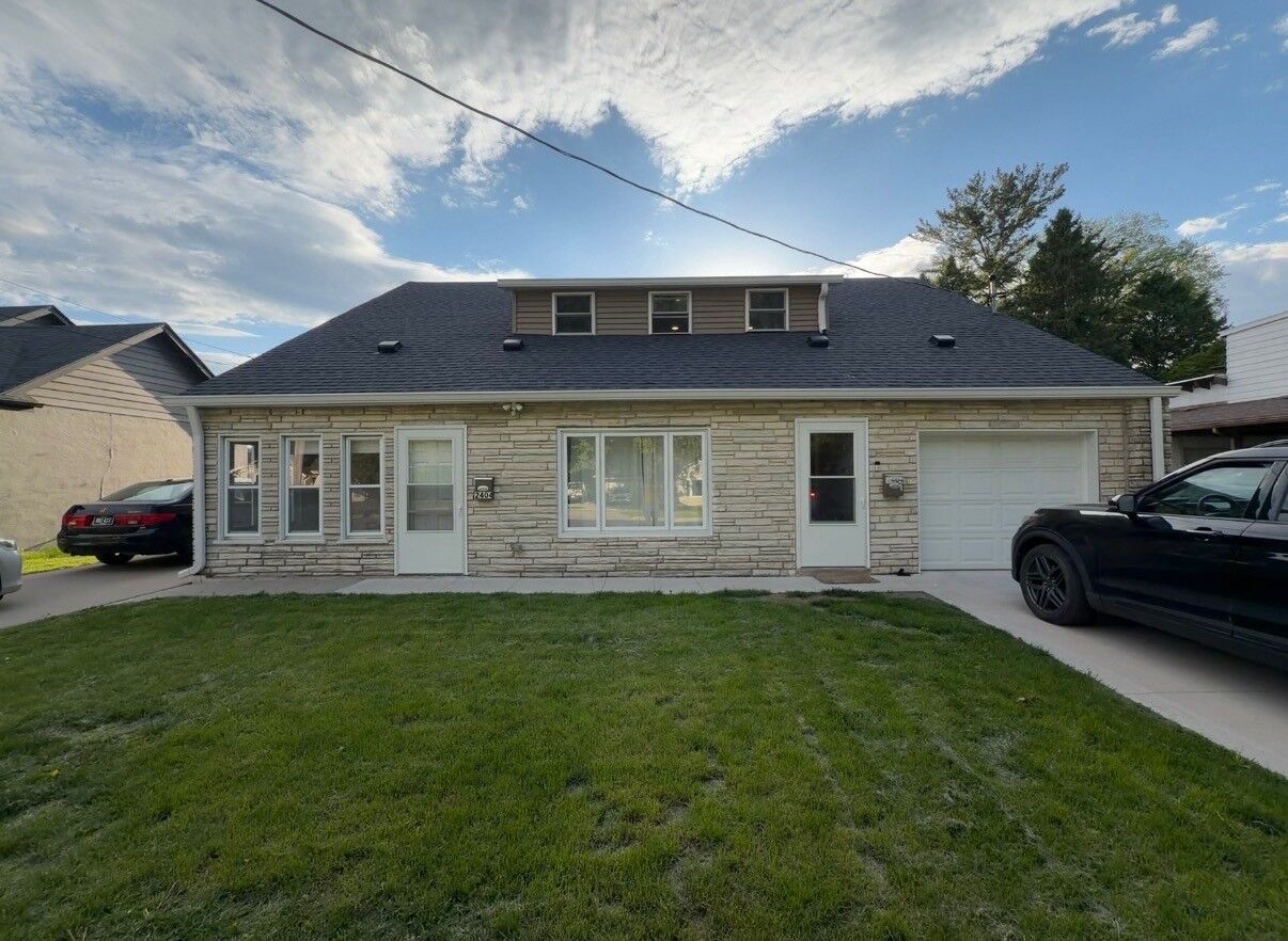 Property Photo:  2404 57th Street  IA 50310 