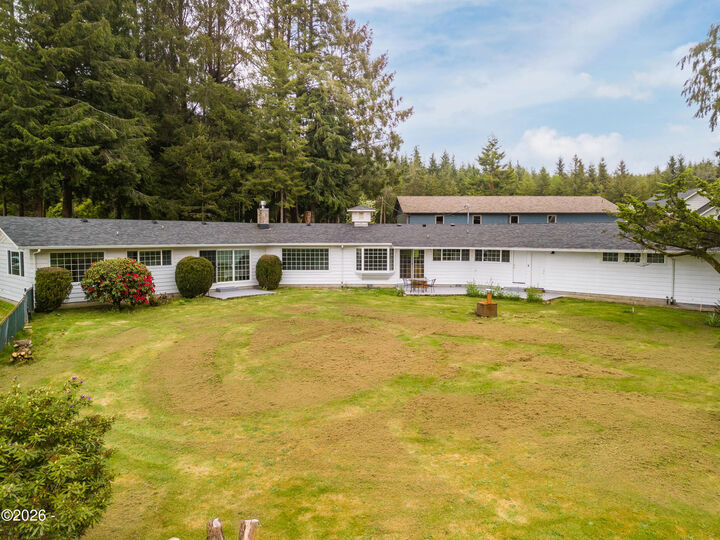 Property Photo:  6550 Curl Road  OR 97141 