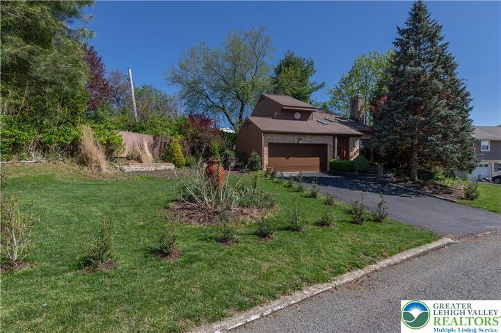 Property Photo:  4004 Westview Drive  PA 18104 