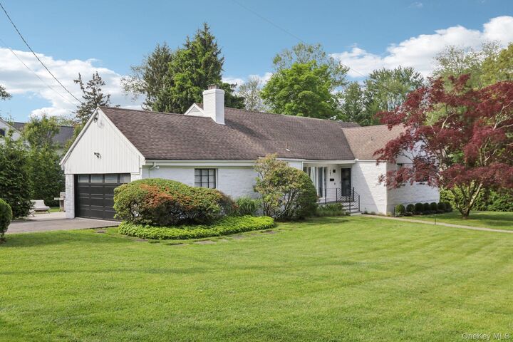 Property Photo:  187 Thornbury Road  NY 10583 