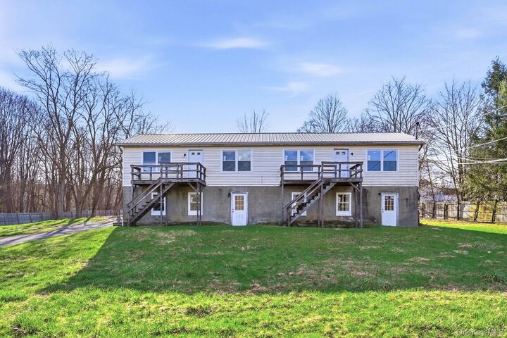 Property Photo:  230-234 Vineyard Avenue 6  NY 12528 