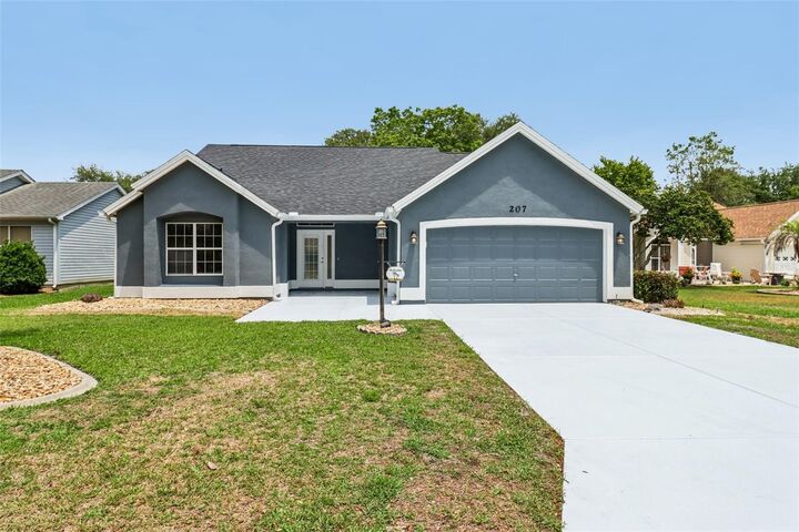 Property Photo: 207 Desota Court FL 32159
