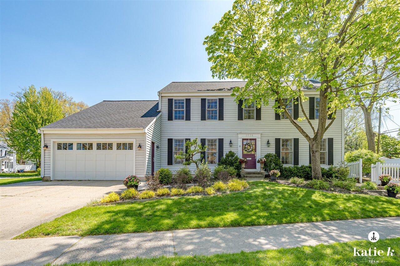 Property Photo:  2538 Beechwood Drive  MI 49506-4255 