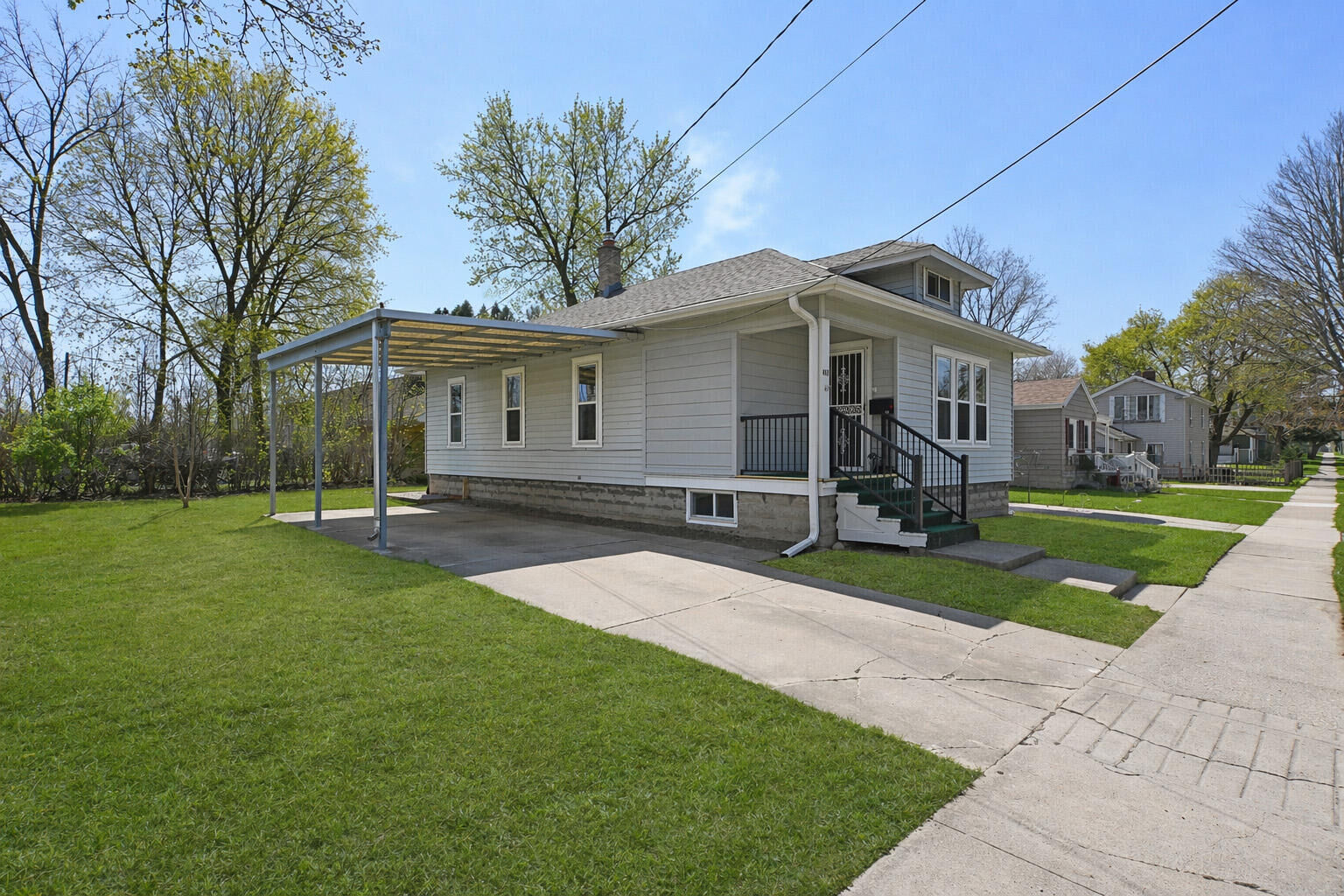 Property Photo:  412 McDowell St  WI 53115 