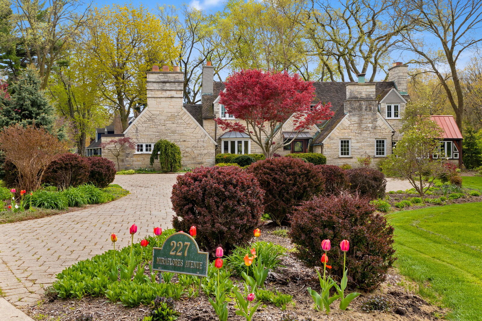 Property Photo:  227 Miraflores Avenue  IL 60087 