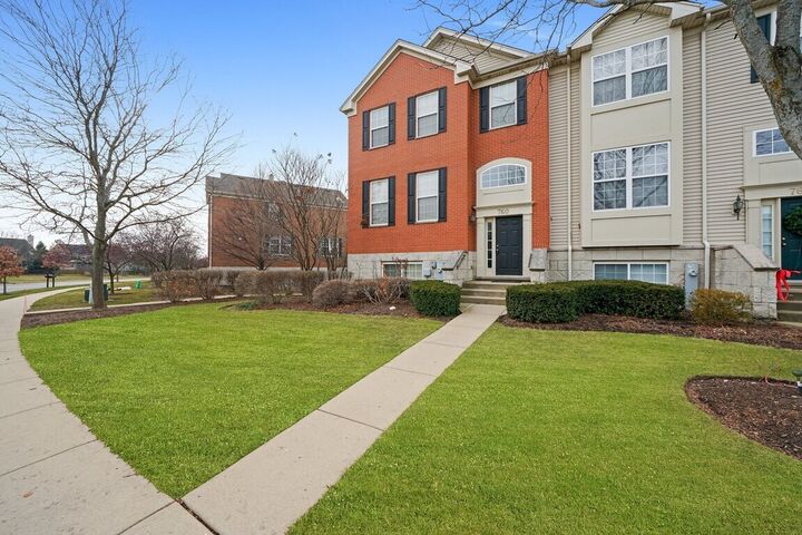 Property Photo:  760 Lambert Lane 96-1  IL 60103 
