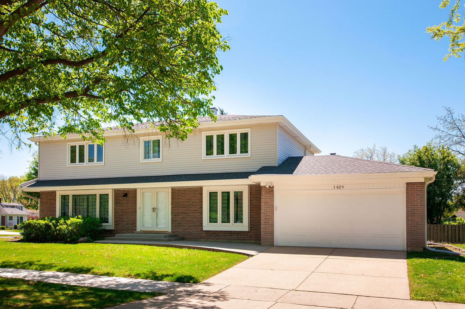 Property Photo:  1829 E Bittersweet Lane  IL 60056 