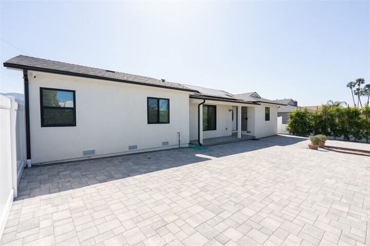 Property Photo:  2848 N Frederic  CA 91504 