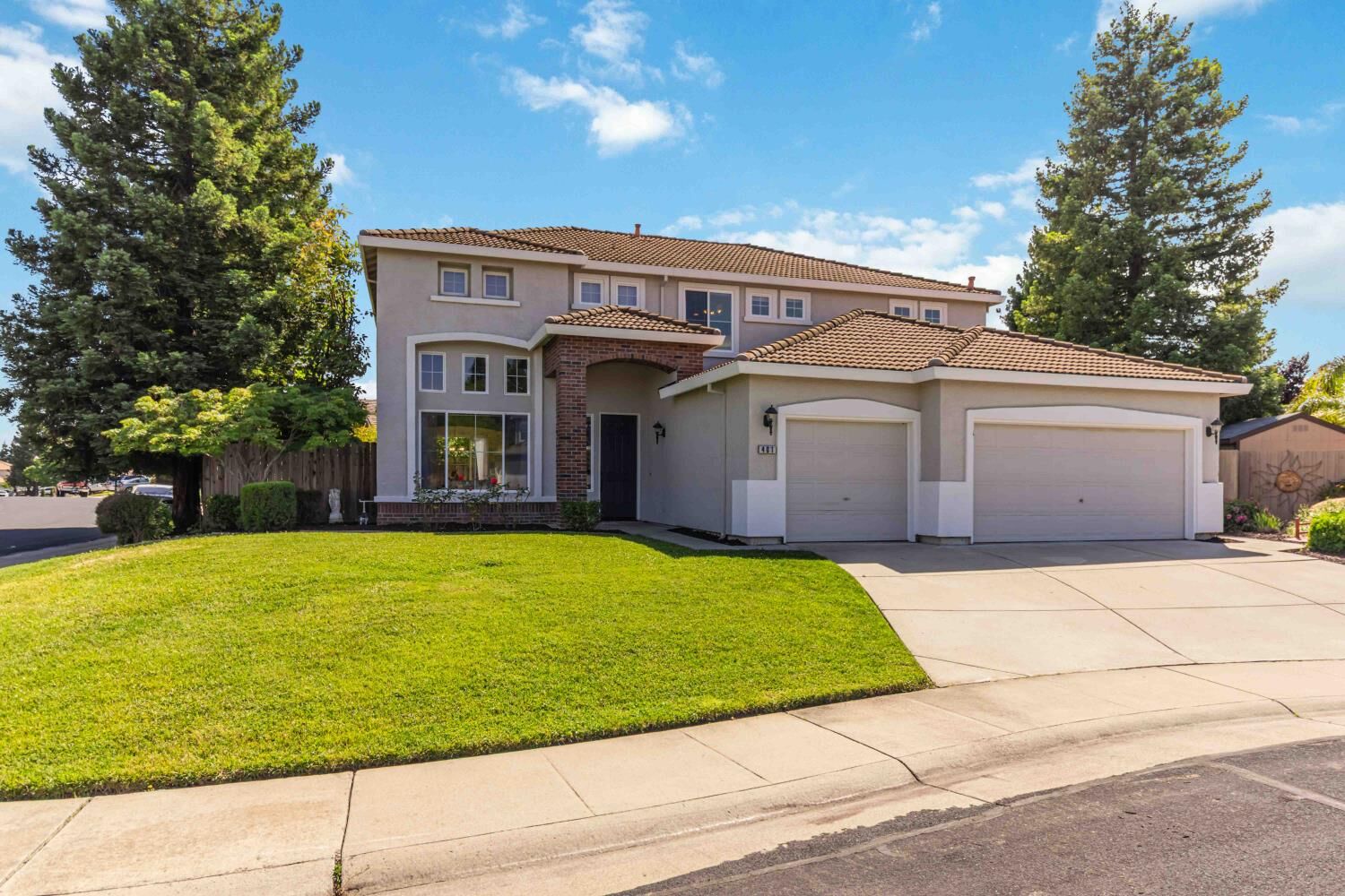 Property Photo:  401 Mount Darwin Court  CA 95747 